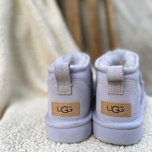 Women’s UGG Classic Ultra Mini Boots in Sage Blossom size 8 - Picture 2 of 7